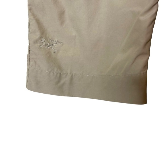 ARC’TERYX Women’s Lightweight Bermuda Hiking Short Size 4 Gorpcore - Picture 5 of 13